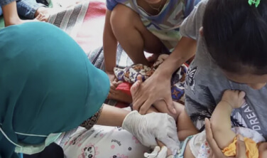 Indonesian Midwives Train in Saving Lives